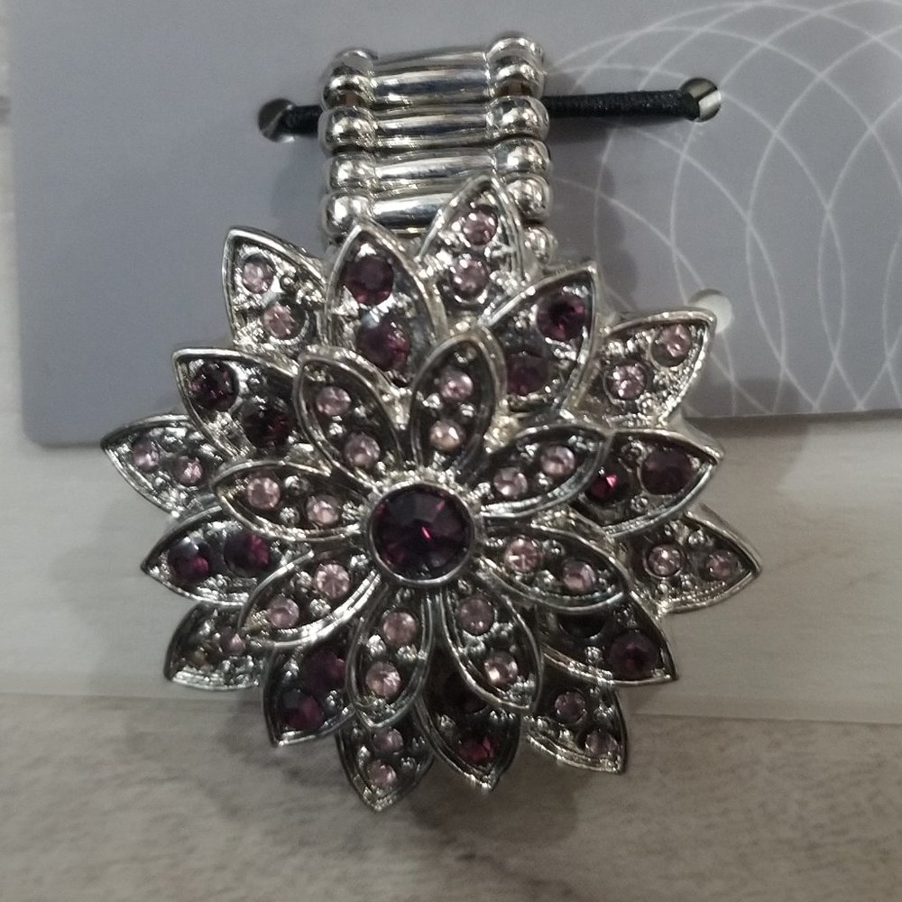 Floral ring with purple faux gemstones and elasticized ring band